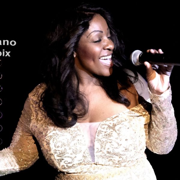 Miss Dominique TRIBUTE TO THE QUEEN Ella FITZGERALD “Someone to Watch Over Me”